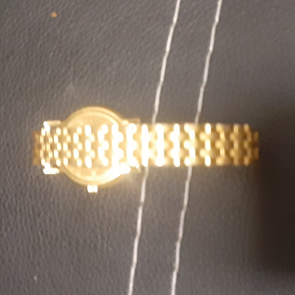 VINTAGE GUCCI FEMALE WATCH NRMINT CONDITION - Picture 4 of 6